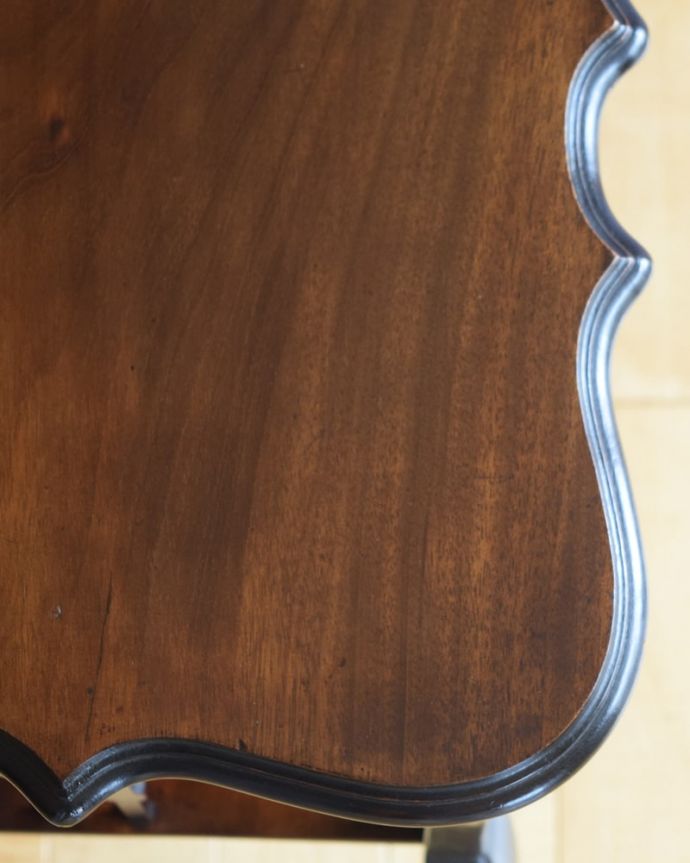 天然木のアンティーク家具の天板