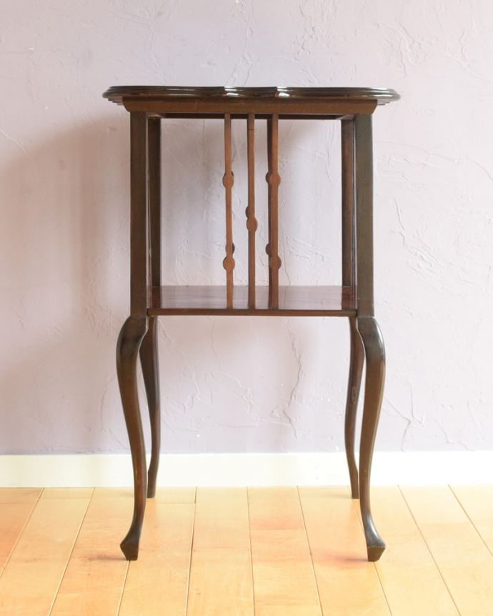 アンティーク本棚の後ろ姿