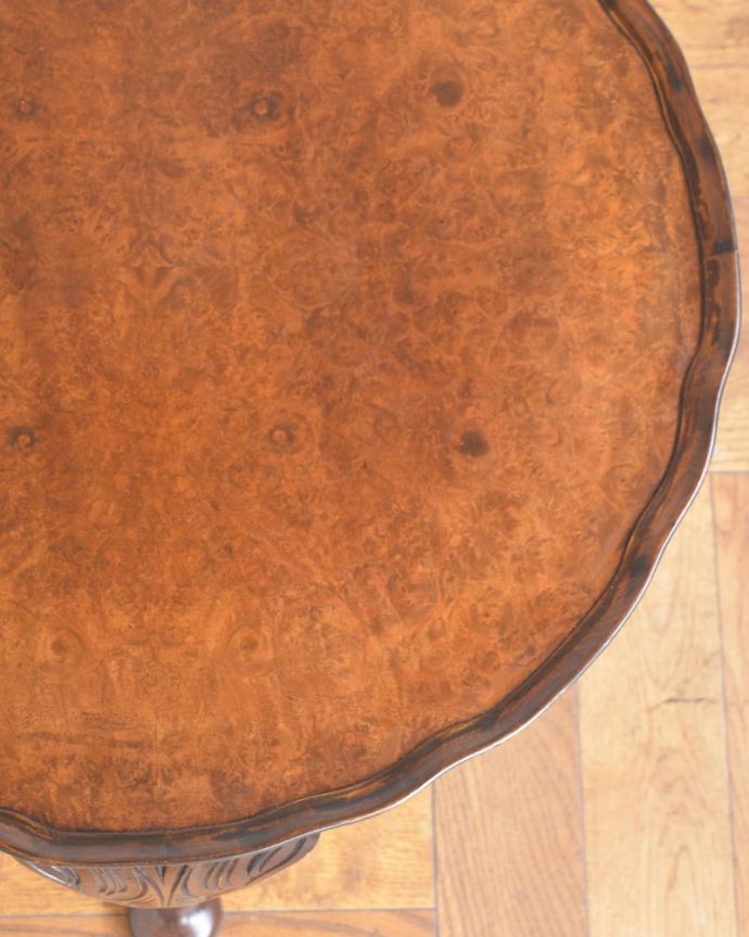 アンティークのテーブル　アンティーク家具　オケージョナルテーブル　天板を近づいて見てみると･･･近づいて見てみて下さい。(j-2700-f)