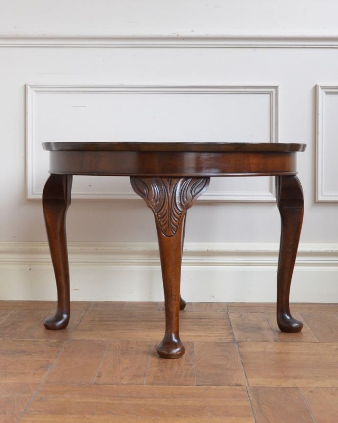 アンティークのテーブル　アンティーク家具　オケージョナルテーブル　さらにクルッと回転角度によって見え方が違うのも面白いところ。(j-2700-f)