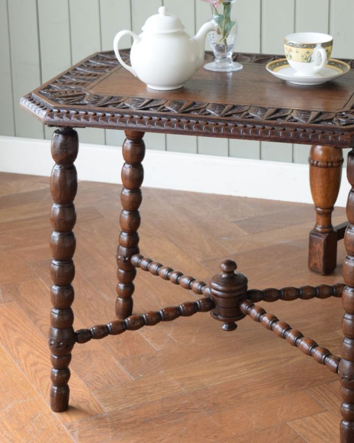 アンティークのテーブル アンティーク家具 オケージョナルテーブル 間違いなし!英国アンティーク定番のデザイン英国アンティークらしい定番のデザインは初めての方にもおススメの間違いのない美しさです。(j-2701-f)