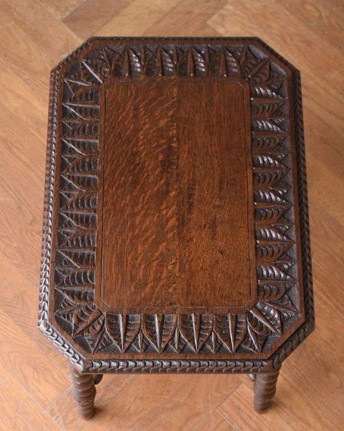 アンティークのテーブル アンティーク家具 オケージョナルテーブル キレイに修復しましたやっぱり気になるテーブルの天板。(j-2701-f)