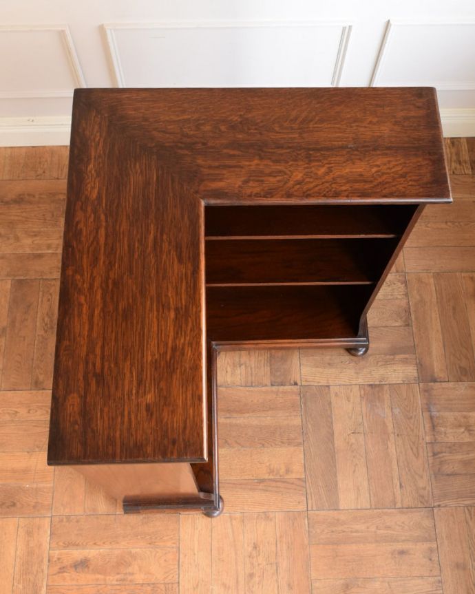 アンティークのキャビネット アンティーク家具 ブックシェルフ 天板もピカピカです。(j-2702-f)