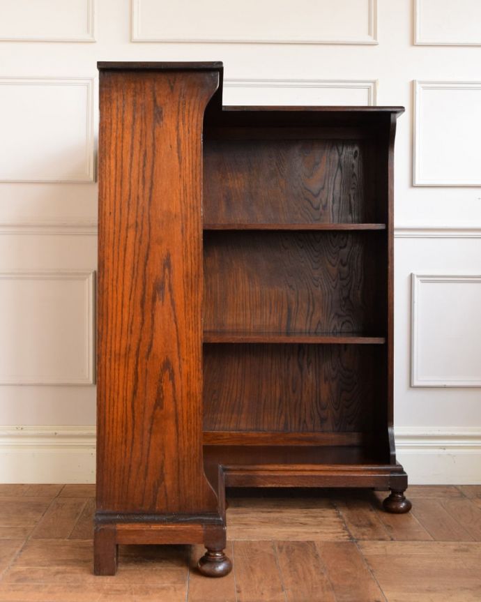 アンティークのキャビネット アンティーク家具 ブックシェルフ 横から見てもステキしっかり修復したので、横顔だって美しいんです。(j-2702-f)