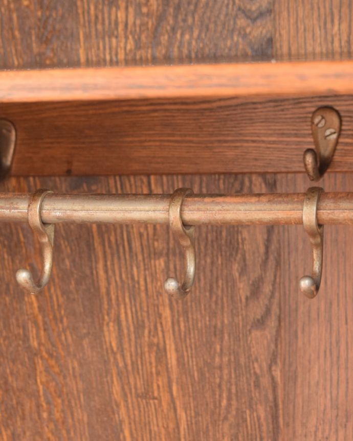 ワードローブ アンティーク家具 ワードローブ お洋服を掛ける場所ポールが付いているので、ここにハンガーを掛けてください。(j-2703-f)