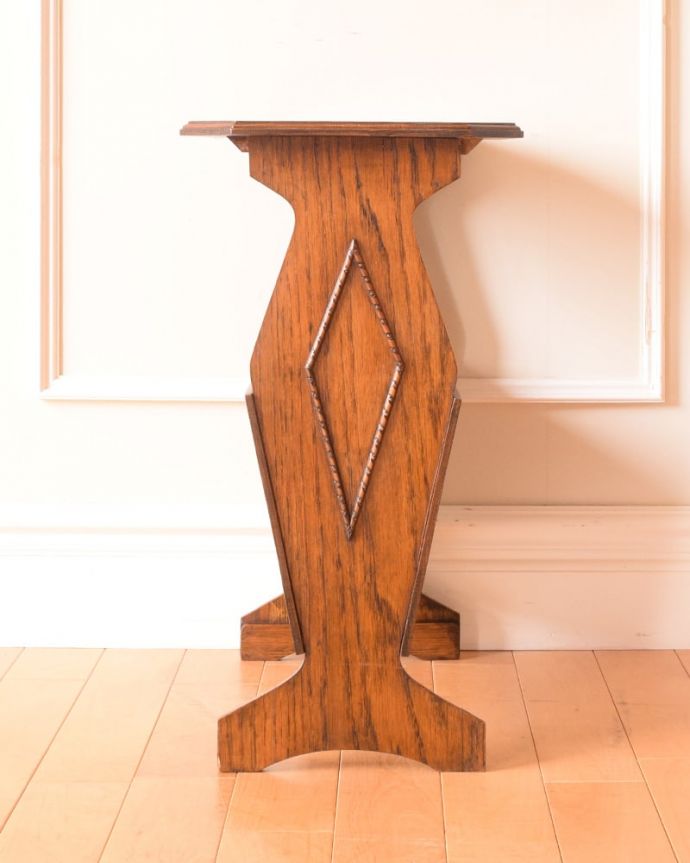 マガジンラック　アンティーク家具　マガジンラック　横から見ると･･･360度、どの角度から見てもキレイに仕上がっています。(j-2704-f)