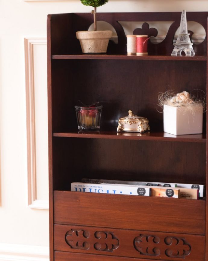 アンティークのキャビネット　アンティーク家具　シェルフ　意外とたっぷり収納できるんです。(j-2705-f)