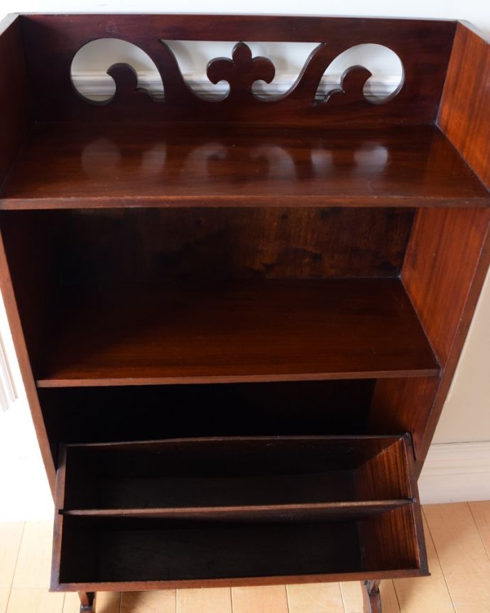 アンティークのキャビネット　アンティーク家具　シェルフ　しっかり修復しました。(j-2705-f)