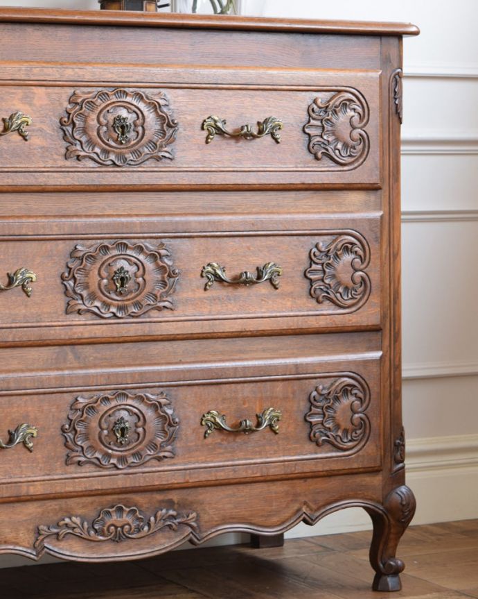 アンティークのチェスト　アンティーク家具　チェスト　収納だけじゃなく見て楽しむチェストチェストと言っても収納だけじゃなく見た目が素敵なんです。(j-2706-f)