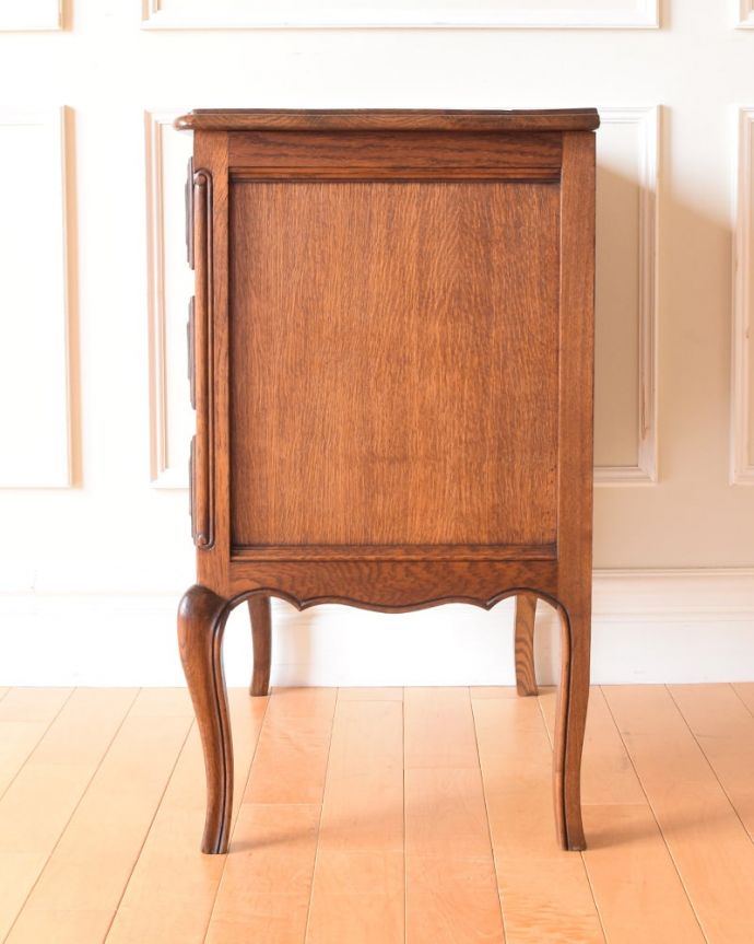 アンティークのチェスト　アンティーク家具　チェスト　横から見てもステキ横から見るとこんな感じ。(j-2707-f)