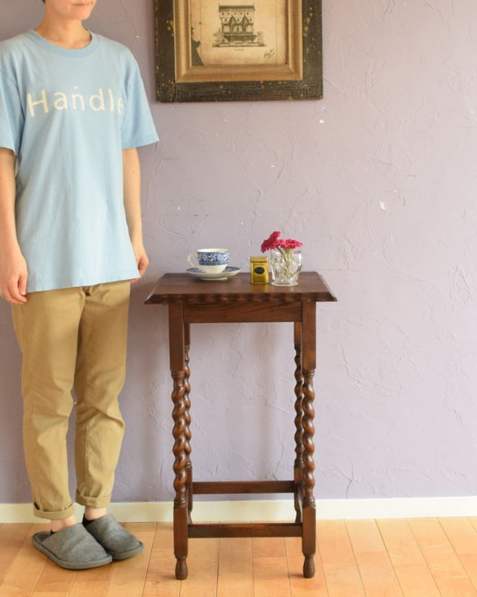 アンティークのオケージョナルテーブル