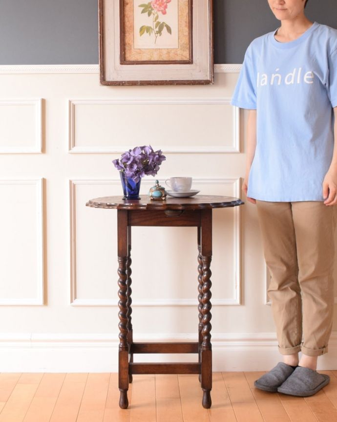 アンティークのテーブル　アンティーク家具　オケージョナルテーブル　便利に使えるコンパクトサイズのテーブル「オケージョナル」とは「便利に使える」と言う意味。(j-2711-f)