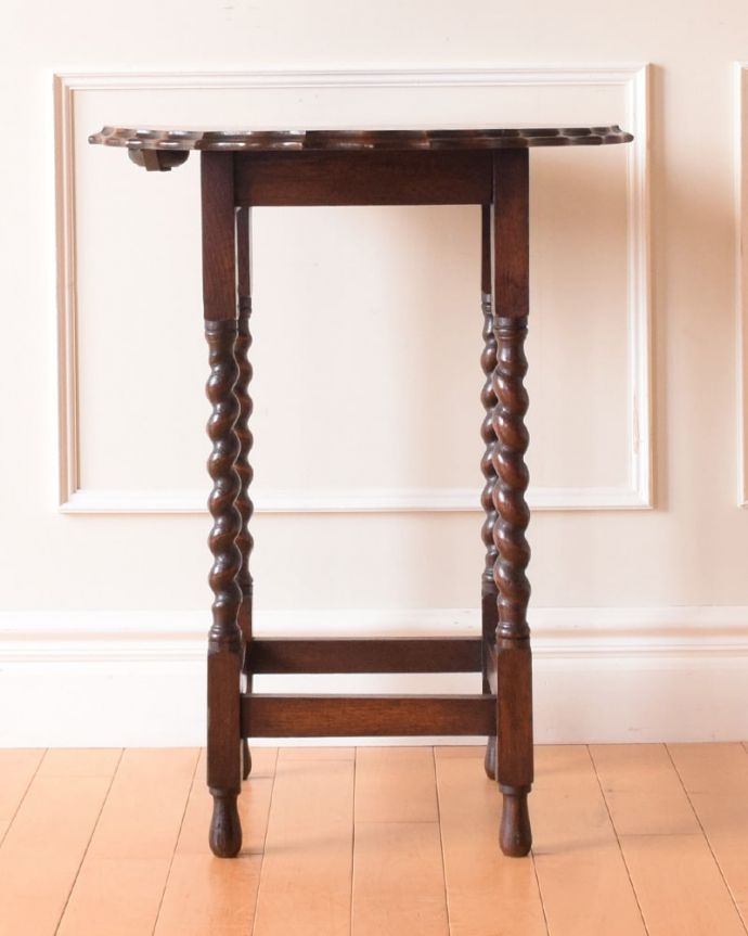 アンティークのテーブル　アンティーク家具　オケージョナルテーブル　クルッと回転。(j-2711-f)