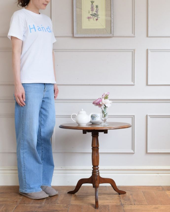 アンティークのテーブル　アンティーク家具　オケージョナルテーブル　大きめサイズで使いやすいワインテーブルいつものワインテーブルより大きなサイズ。(j-2712-f)