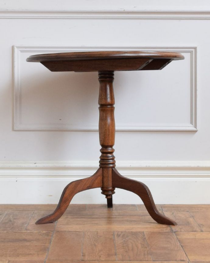 アンティークのテーブル　アンティーク家具　オケージョナルテーブル　横から見ても素敵もちろん、横から見ても素敵なんです。(j-2712-f)