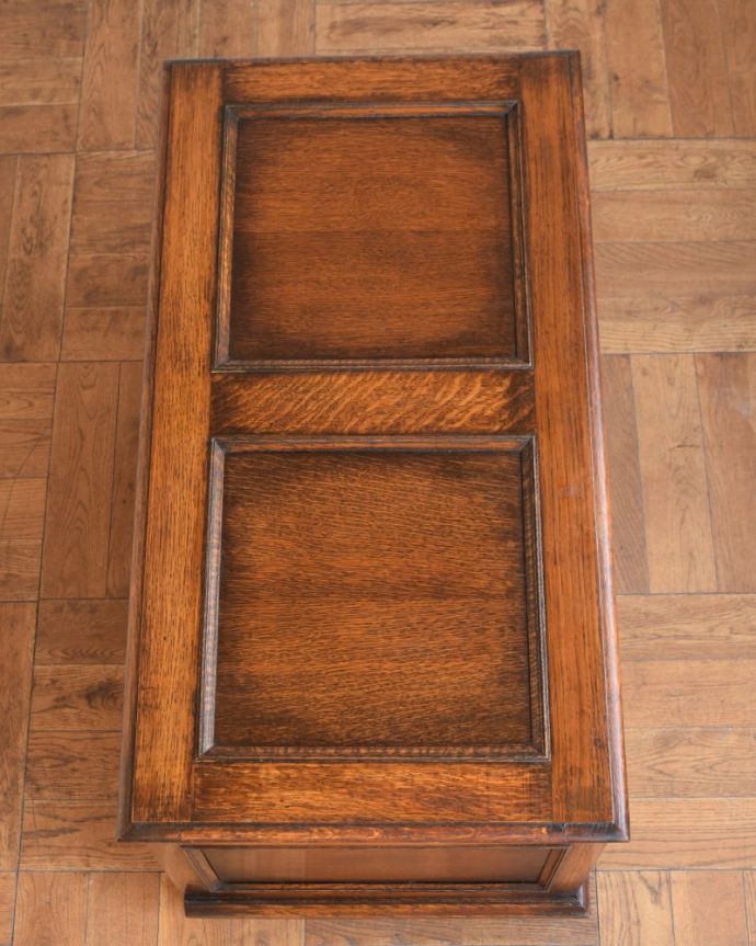 ブランケットボックス・収納ボックス　アンティーク家具　コファー　天板もピカピカに仕上げました一番目立つ場所だから、修復の時、天板もキレイに仕上げました。(j-2713-f)