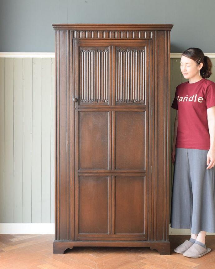 ワードローブ　アンティーク家具　ワードローブ　実は隠れた人気モノのアンティークアンティーク家具の中でリクエストが多いワードローブ。(j-2715-f)