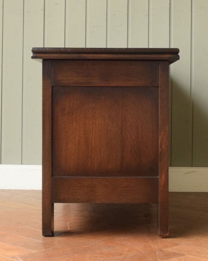 ブランケットボックス・収納ボックス アンティーク家具 コファー 横から見てもキレイですもちろん、横顔だってキレイ!どこから見ても絵になります。(j-2719-f)