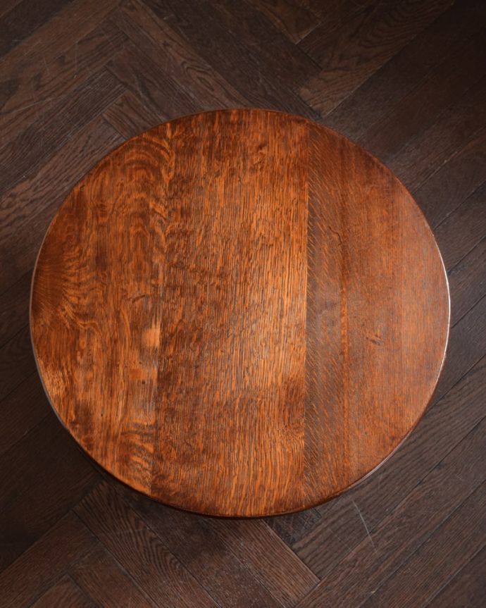 アンティークのテーブル　アンティーク家具　オケージョナルテーブル　天板もキレイに修復しましたテーブルの主役はやっぱり天板。(j-2720-f)