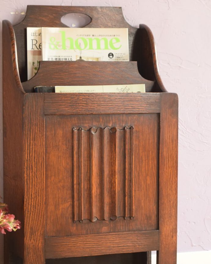 マガジンラック　アンティーク家具　マガジンラック　ちょっと置いておきたい…をキレイに収納新聞や雑誌など、ついついテーブルの上に置いてしまって雑多に見えるものが、コレさえあればキレイに収納出来てお部屋もスッキリ見えるんです。(j-2721-f)