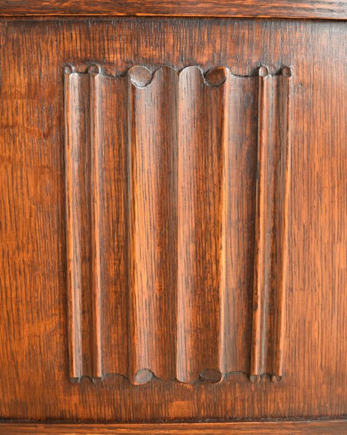 マガジンラック　アンティーク家具　マガジンラック　いろんな場所にこだわり彫のデザインもいろいろです。(j-2721-f)