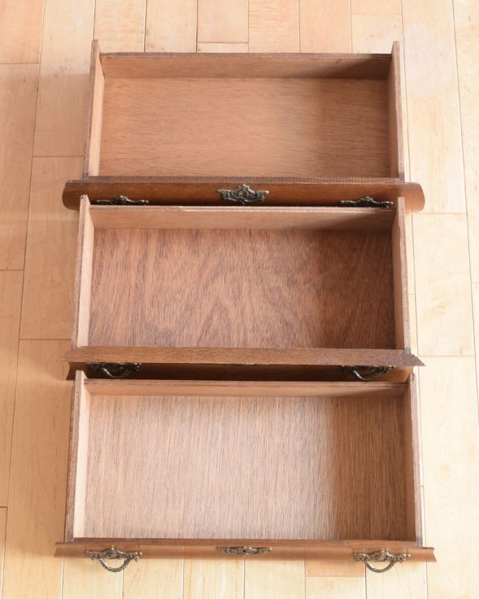 アンティークのチェスト アンティーク家具 コモード キレイに修復したので、何を入れてもOKです。(j-2723-f)