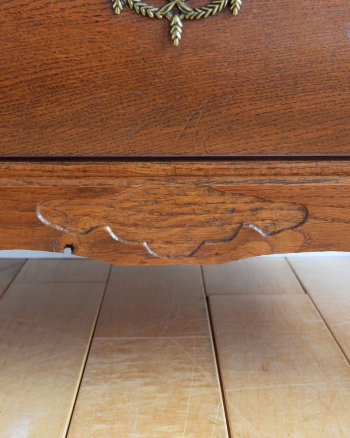 アンティークのチェスト アンティーク家具 コモード フランスらしい彫りフランスらしさの象徴とも言える、優雅な彫りの装飾。(j-2723-f)