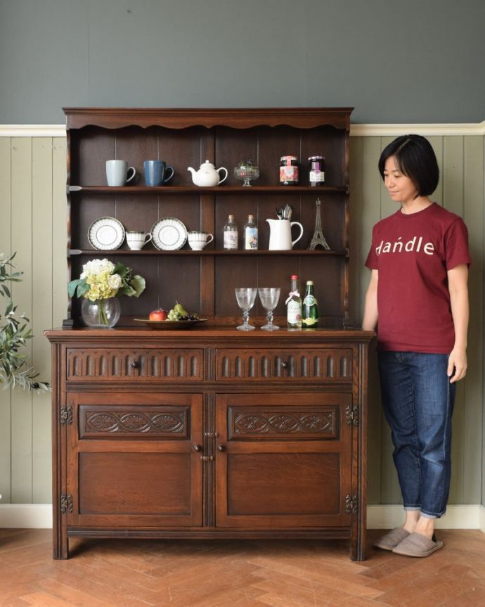 アンティークのオープンシェルフキャビネット