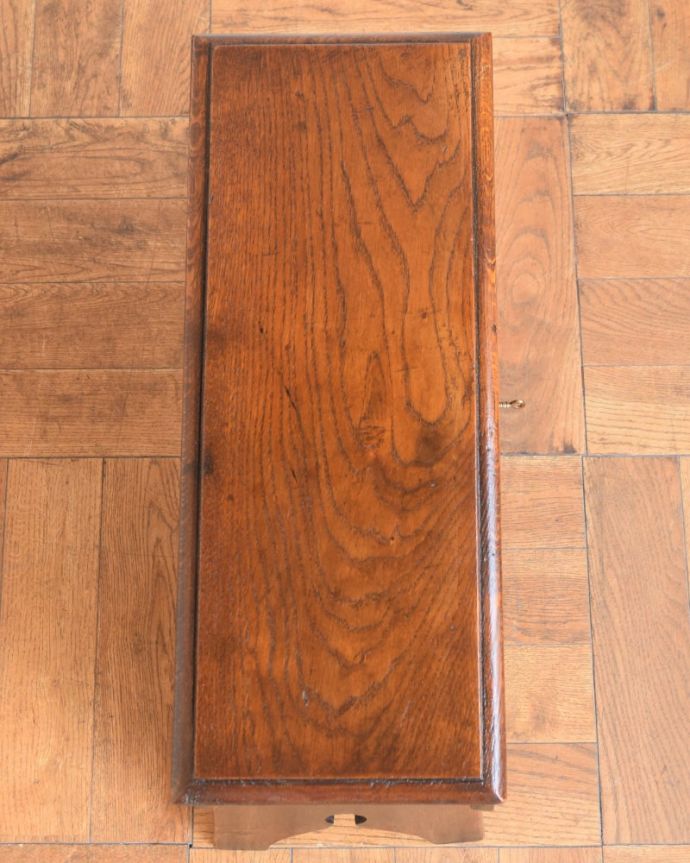 ブランケットボックス・収納ボックス　アンティーク家具　コファー　天板もピカピカに仕上げました一番目立つ場所だから、修復の時、天板もキレイに仕上げました。(j-2725-f)