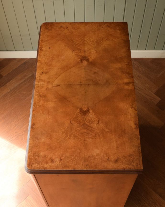 カップボードチェストの形