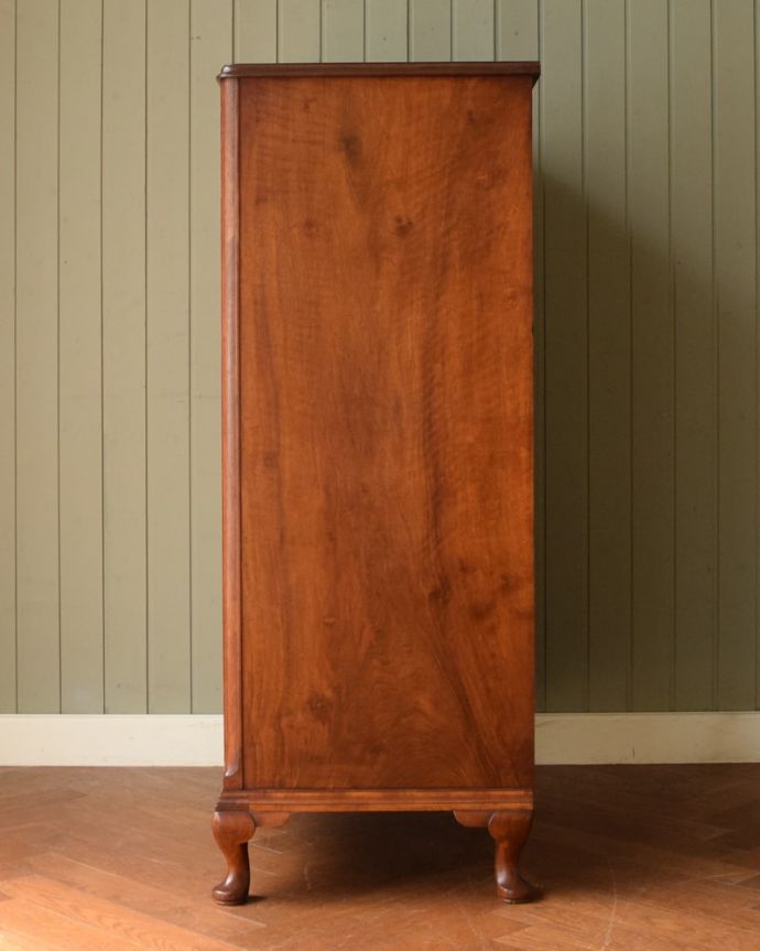 カップボードチェストの側面