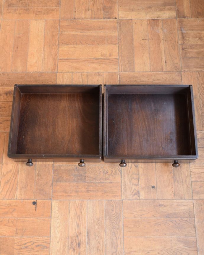 ビンテージ家具の引き出しの中