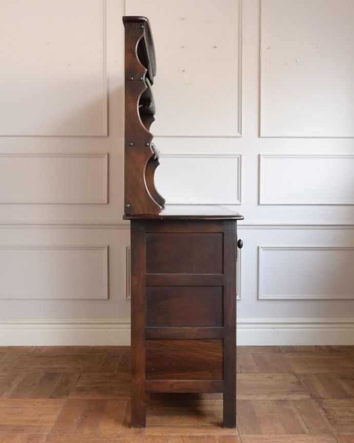 アーコールのキャビネットの側面