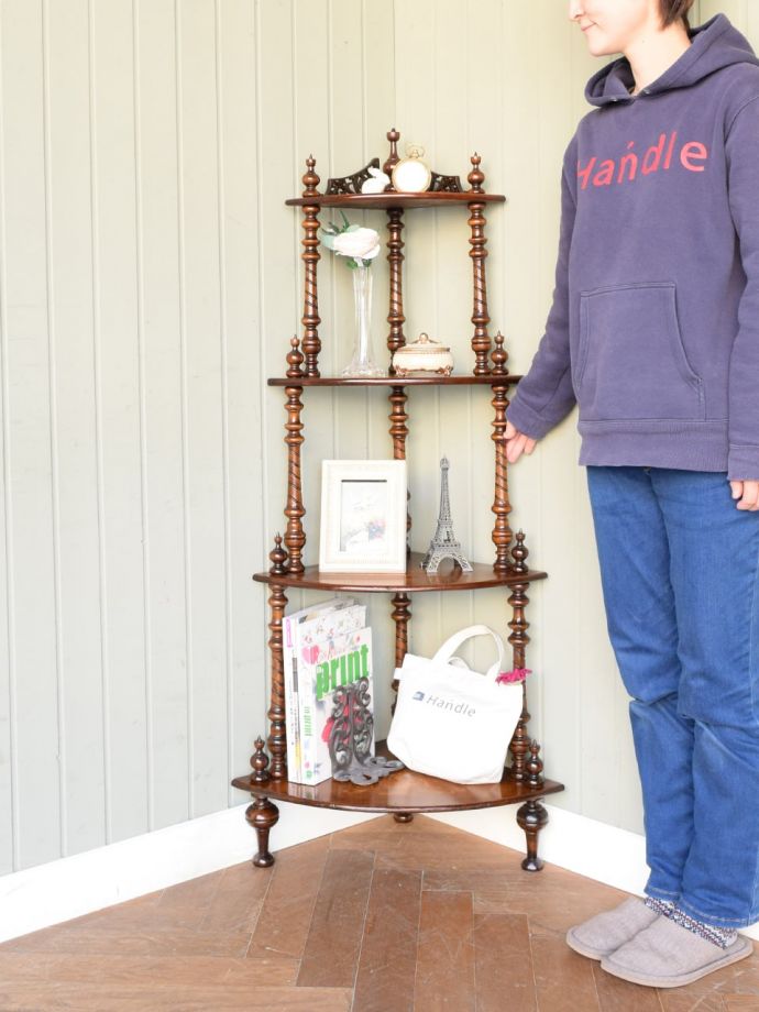 アンティークのキャビネット