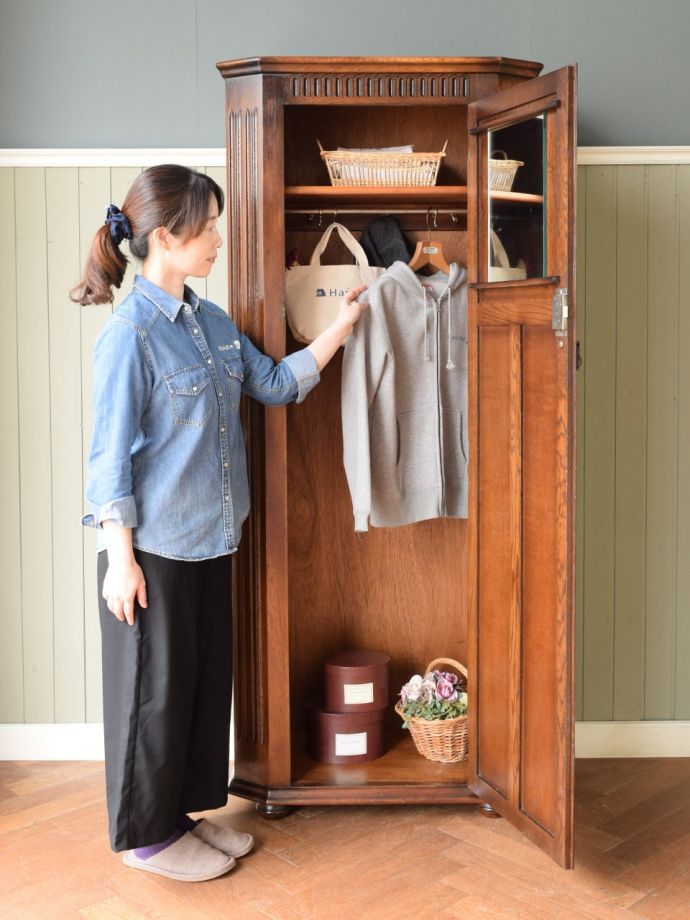 アンティーク家具らしさが漂うワードローブ