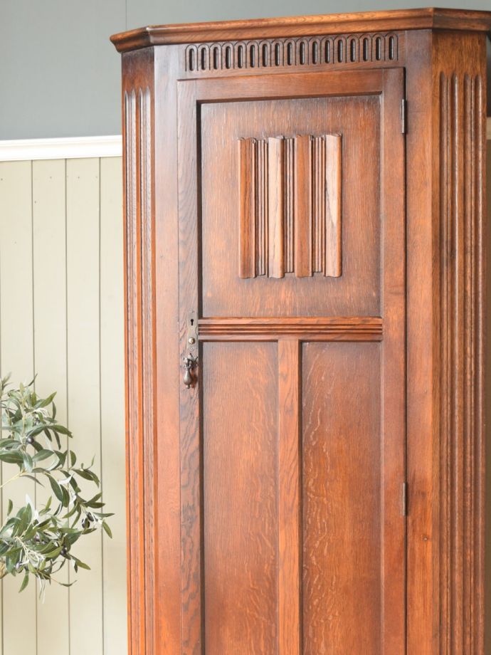 アンティーク家具らしさが漂う装飾