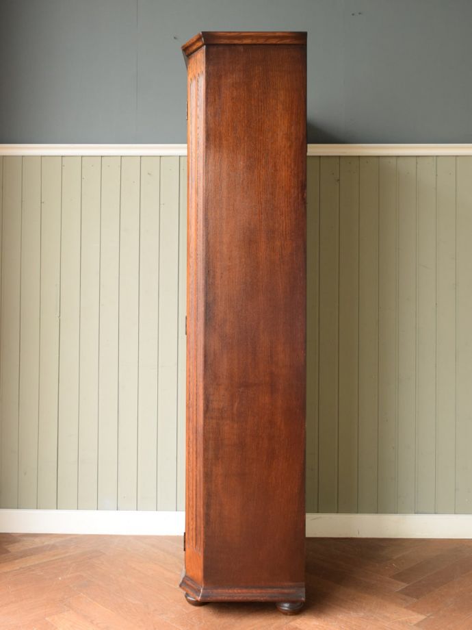 ワードローブの側面