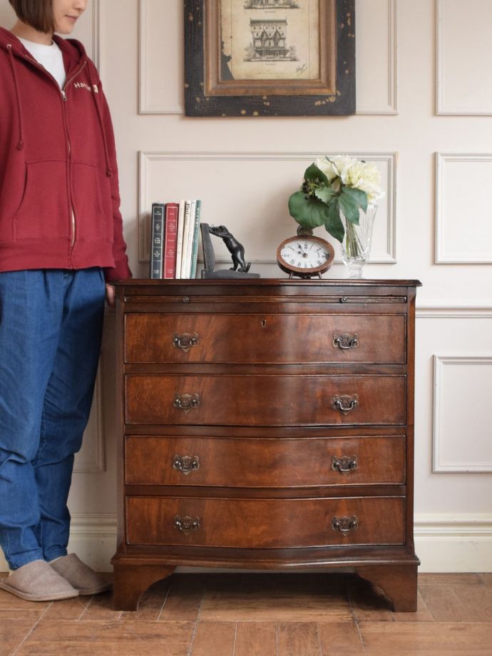 英国アンティークのチェスト