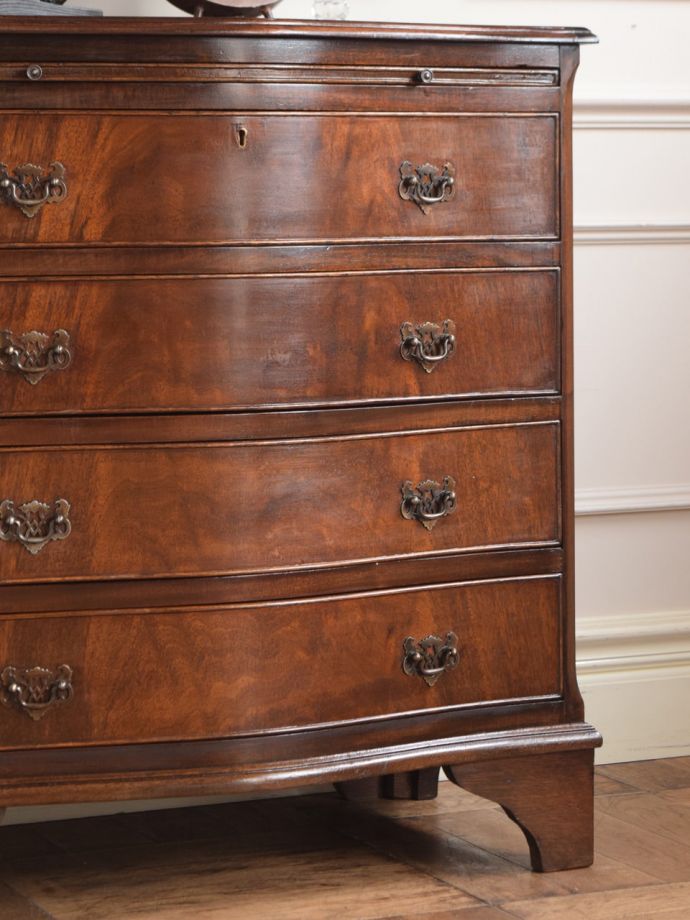 アンティークチェストの美しい木目