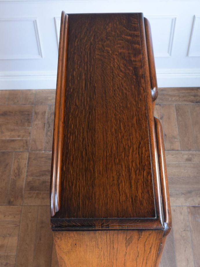 アンティークのキャビネット　アンティーク家具　ブックケース　上から見てみると…家具の形はこんな感じです。(j-2732-f)