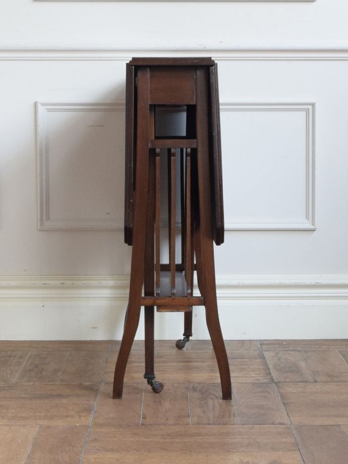 折り畳み式テーブルの側面