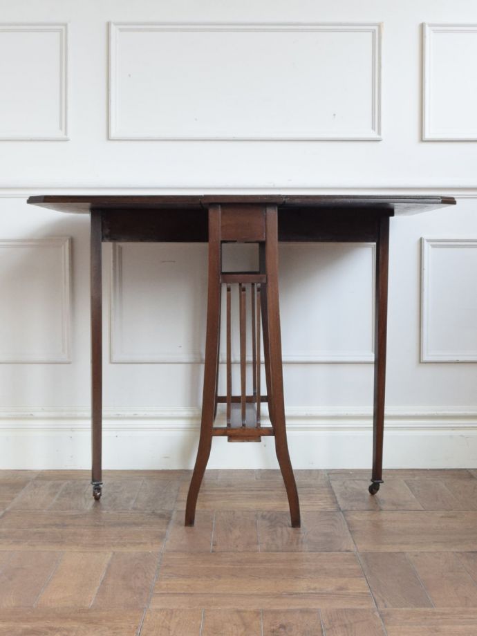 折り畳み式テーブルを両方開くと