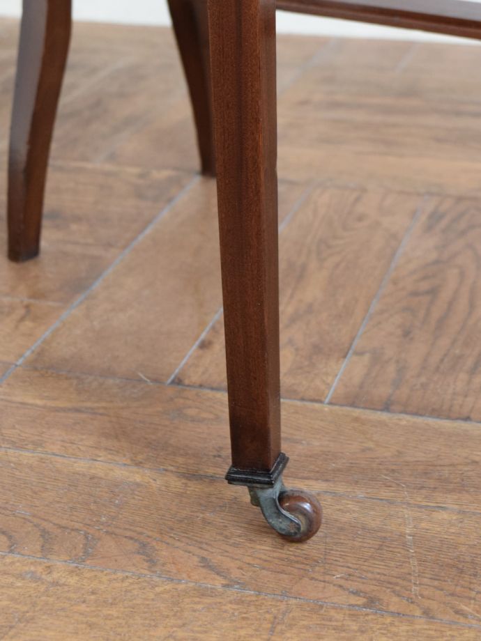 アンティークテーブルの脚