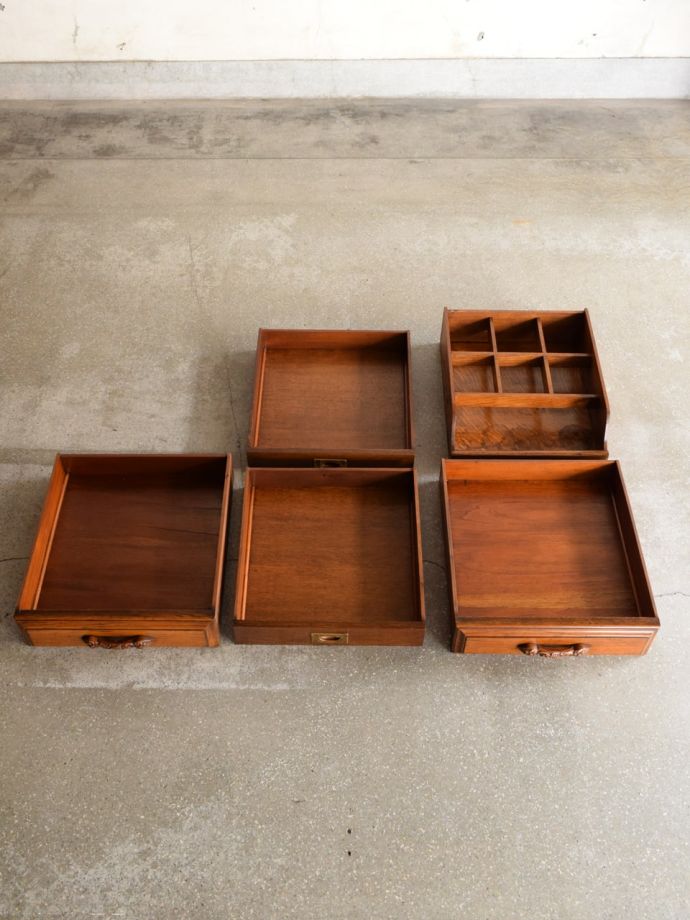 サイドボードの引き出し