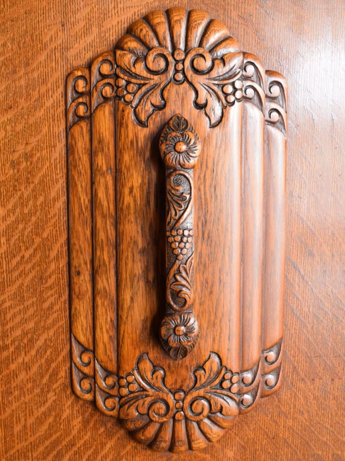 アンティーク家具の装飾