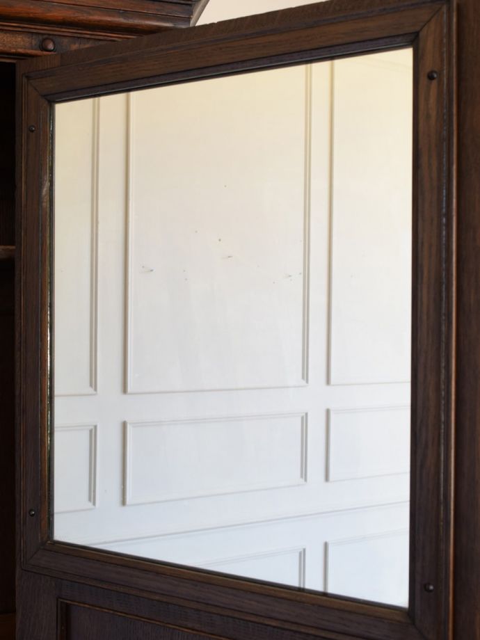 ワードローブに付いているミラー