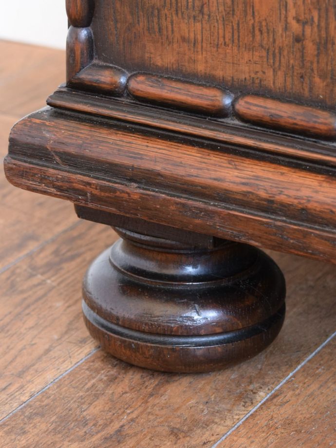 イギリス アンティーク 家具 ワードローブ クローゼット 洋服タンス 6343c イギリスアンティークのワードローブ、カッコいい彫りの入った洋服