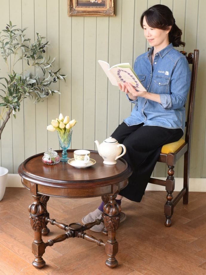 アンティークのコーヒーテーブル