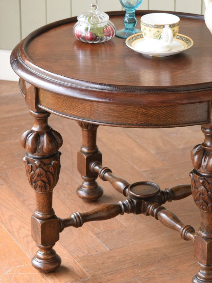 英国のアンティーク家具らしいデザイン