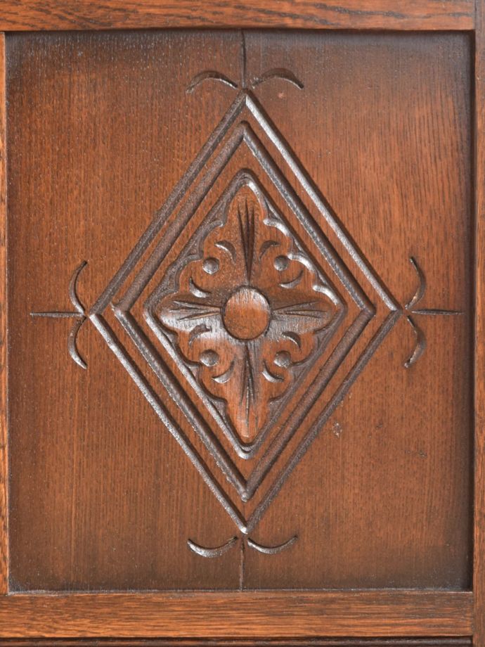 ブランケットボックス・収納ボックス　アンティーク家具　コファー　繊細で美しい彫刻まだ機械がそんなに発達していない時代に、どうやって彫ったんでしょう･･･見事です。(j-2741-f)